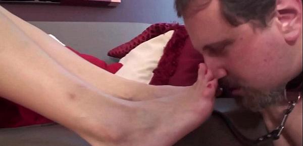  footgirls forced guys to smell their feet
